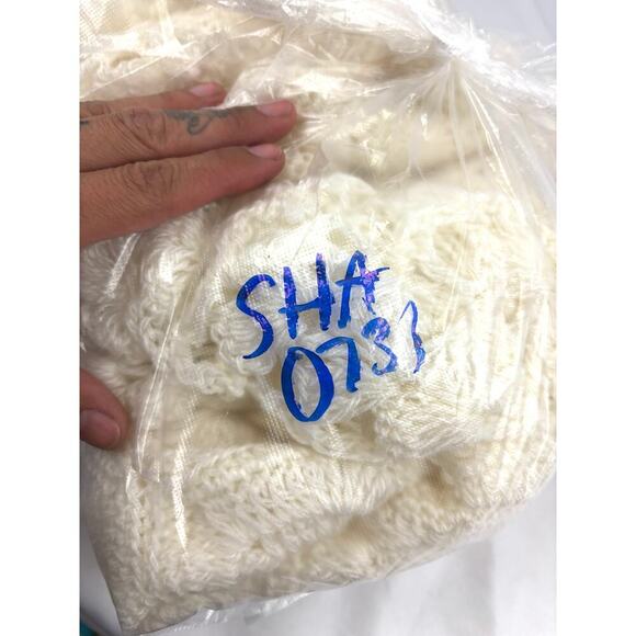 VTG Cream Handmade Knitted Shawl Coverup Wrap Soft OS Granny 1960's - Picture 6 of 6